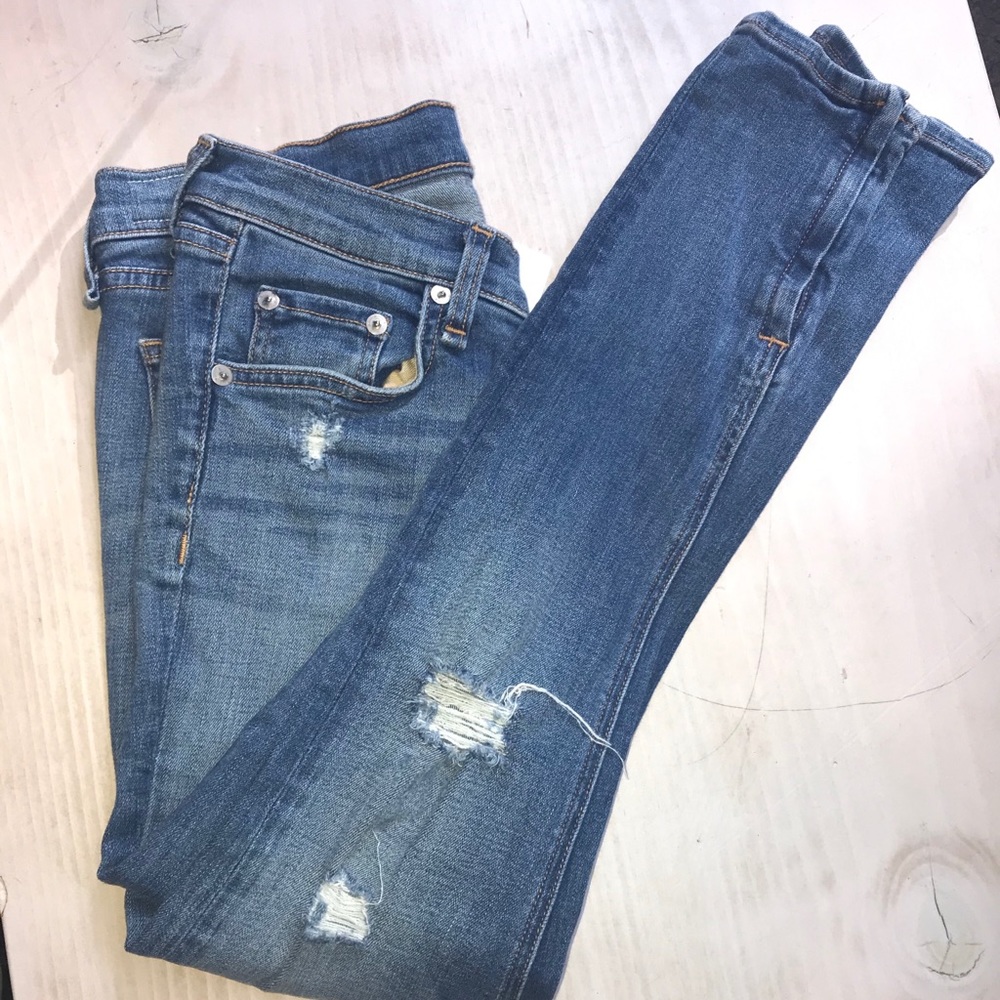 🎉HP🎉Rag & Bone Mid-Rise Distressed Skinny Jeans. 27